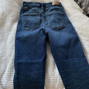 Size 2 regular American eagle jeans never worn curvy super hi-rise jegging